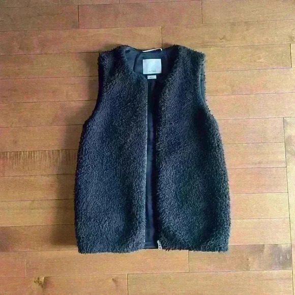Wilfred Jackets & Blazers - Wilfred |  Aritzia black sherpa lined vest size XS